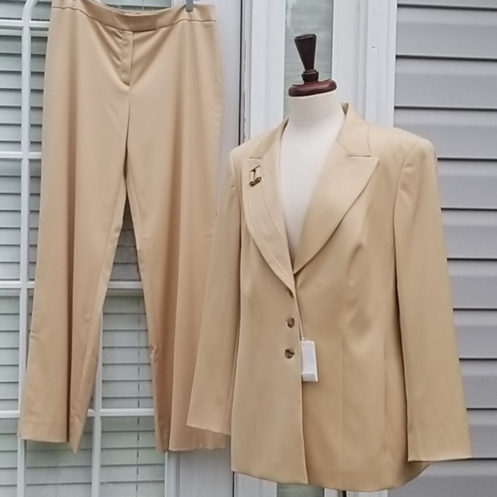 New Escada Suit Blazer Women’s Cream Pant Set 44